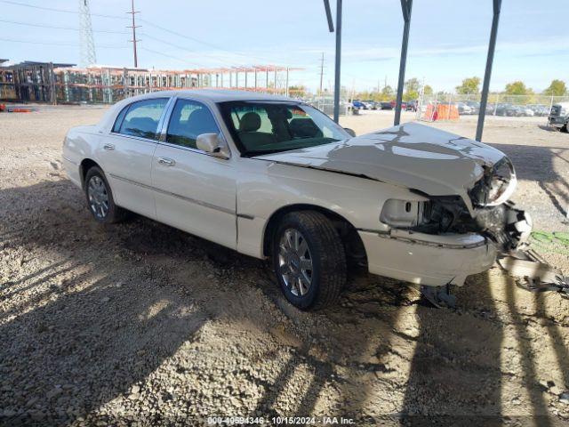  Salvage Lincoln Towncar