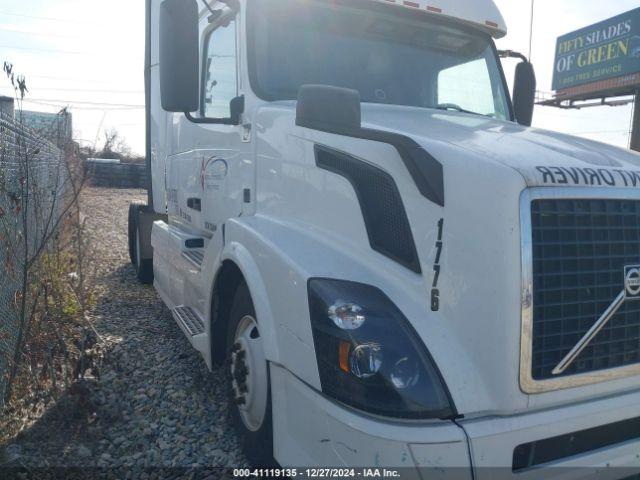  Salvage Volvo Vn