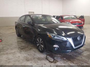  Salvage Nissan Altima