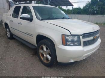  Salvage Chevrolet Avalanche
