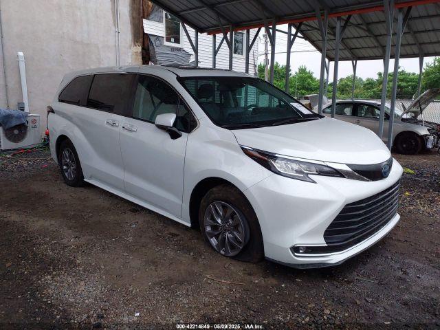  Salvage Toyota Sienna