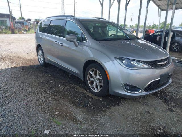 Salvage Chrysler Pacifica