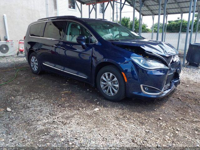  Salvage Chrysler Pacifica