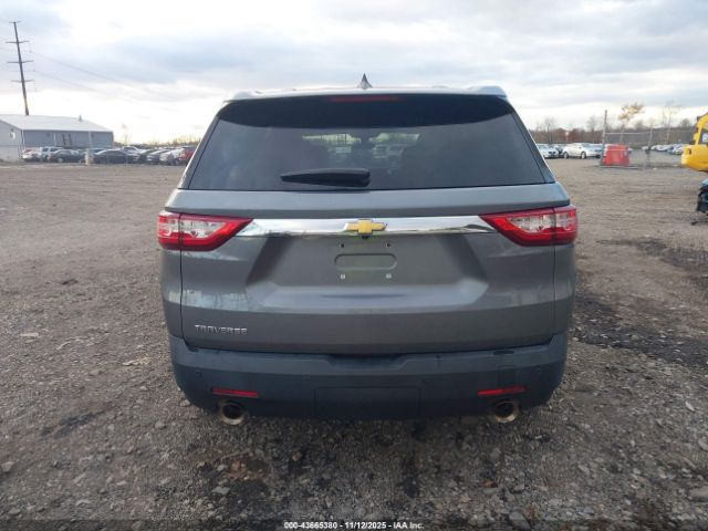 Chevrolet Traverse Ls Image 2