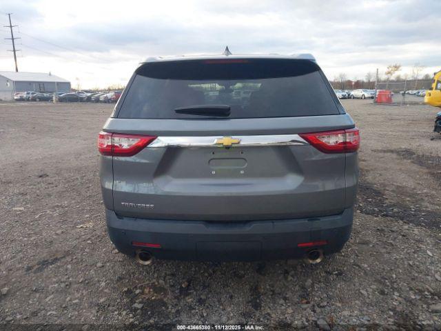 Chevrolet Traverse Ls Image 2