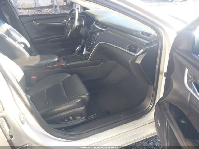 Cadillac XTS Standard Image 2