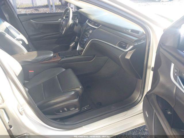 Cadillac XTS Standard Image 2