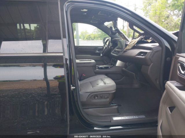 Chevrolet Suburban 4wd Lt Image 3